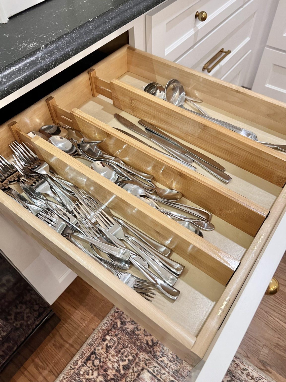 Mastering Kitchen Drawer Organization: Expert Tips and Tricks